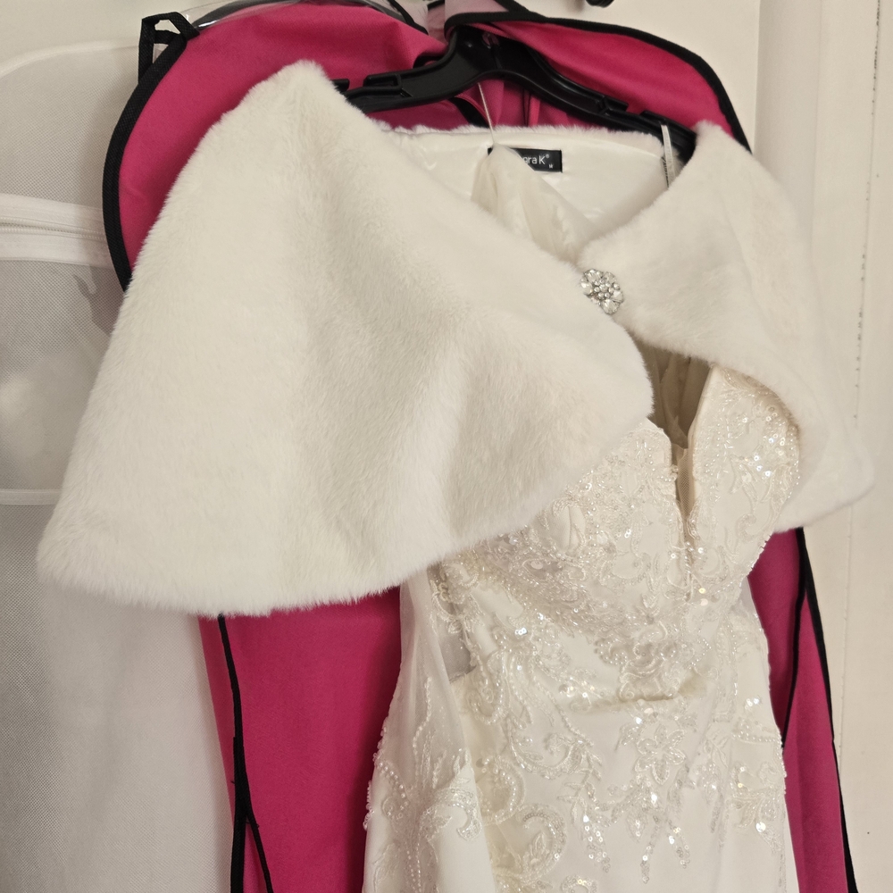Elegant White Faux Fur Cape with Jeweled Pin